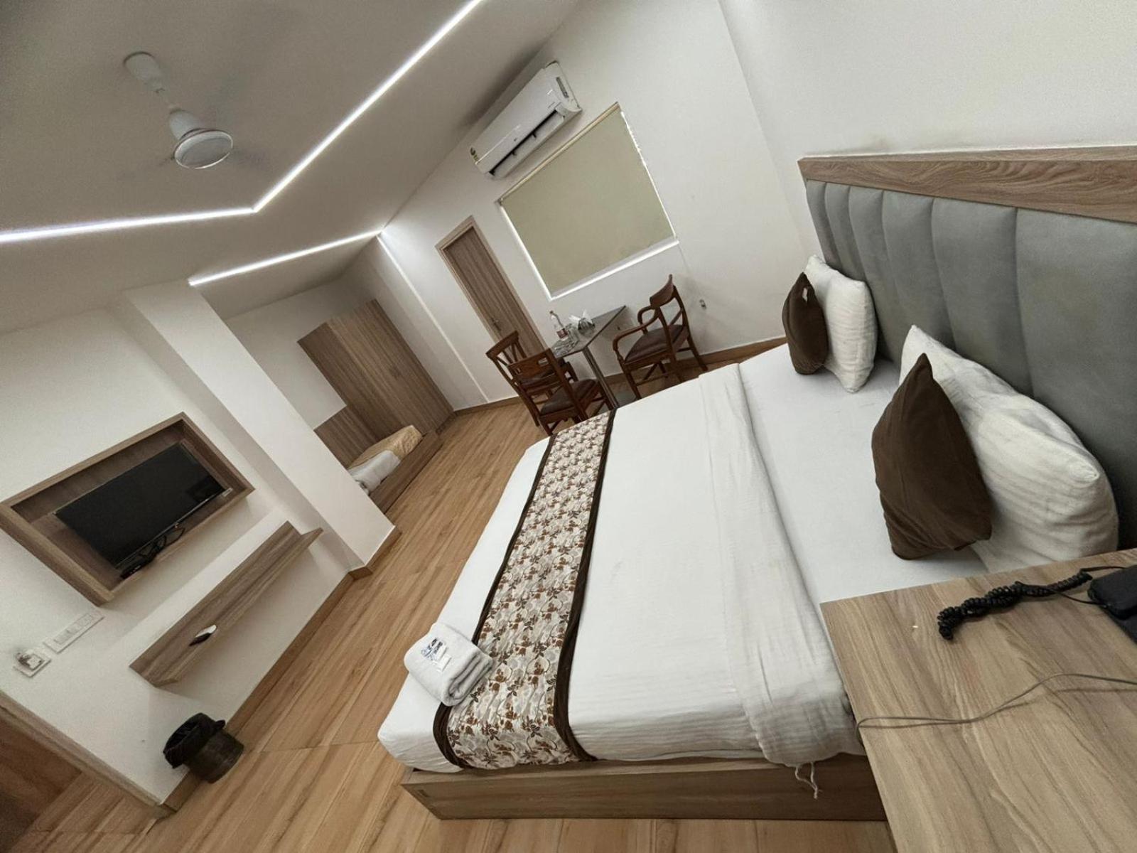 Hotel The Royal Metropolitan Igi Airport Delhi 4*
